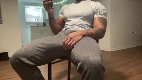 Snapshot of marineguyk19 chatting on 12/16/25, 06:57 Z online show from 12/16/25, 06:57