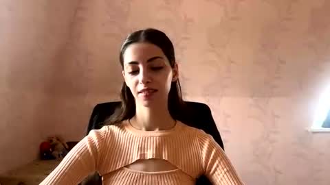 Snapshot of marinvorsburgh chatting on 06/19/26, 08:18 Anny online show from 06/19/26, 08:18