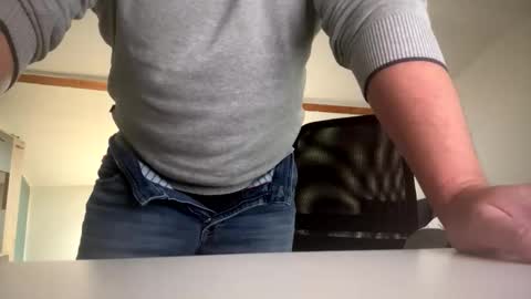 Snapshot of mario17o3 chatting on 11/17/25, 10:54 Hot N Horny online show from 11/17/25, 10:54