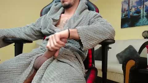 Snapshot of marioslim chatting on 12/27/24, 11:50 marioslim online show from 12/27/24, 11:50