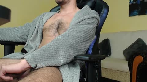 Snapshot of marioslim chatting on 01/03/25, 12:52 marioslim online show from 01/03/25, 12:52