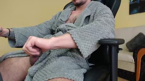 Snapshot of marioslim chatting on 01/05/25, 12:10 marioslim online show from 01/05/25, 12:10