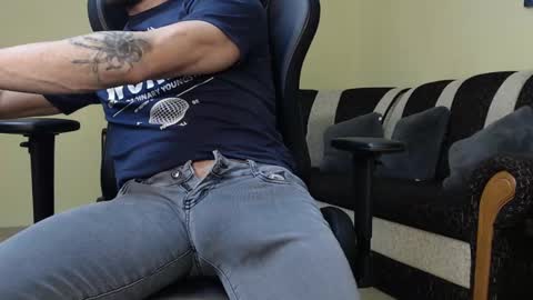 Snapshot of marioslim chatting on 01/15/25, 06:51 marioslim online show from 01/15/25, 06:51