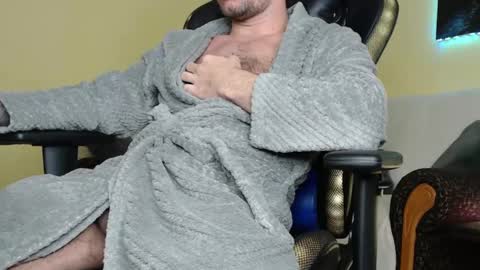 Snapshot of marioslim chatting on 01/25/25, 08:42 marioslim online show from 01/25/25, 08:42