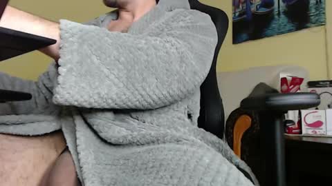 Snapshot of marioslim chatting on 01/29/25, 10:05 marioslim online show from 01/29/25, 10:05