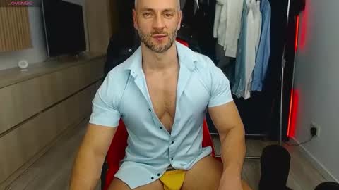 Snapshot of marismuscle chatting on 10/14/25, 07:03 MarisMuscle online show from 10/14/25, 07:03