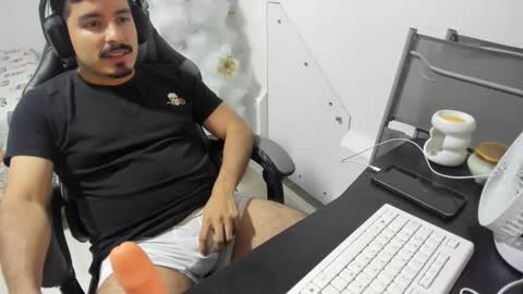 Snapshot of mark_82546 chatting on 12/18/25, 08:42 mark_82546 online show from 12/18/25, 08:42