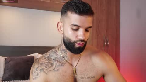 Snapshot of mark_hazze chatting on 09/27/25, 12:04 Mark online show from 09/27/25, 12:04