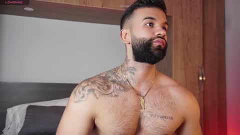 Snapshot of mark_hazze chatting on 09/29/25, 12:16 Mark online show from 09/29/25, 12:16