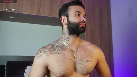 Snapshot of mark_hazze chatting on 10/16/25, 08:10 Mark online show from 10/16/25, 08:10