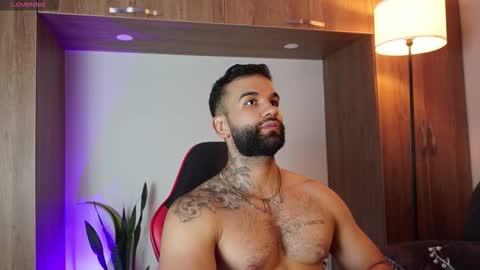 Snapshot of mark_hazze chatting on 11/10/25, 12:09 Mark online show from 11/10/25, 12:09