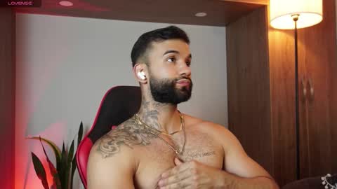 Snapshot of mark_hazze chatting on 11/10/25, 10:31 Mark online show from 11/10/25, 10:31