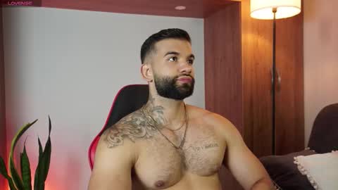 Snapshot of mark_hazze chatting on 11/24/25, 12:10 Mark online show from 11/24/25, 12:10