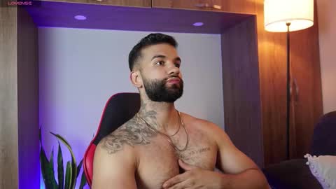 Snapshot of mark_hazze chatting on 11/26/25, 11:39 Mark online show from 11/26/25, 11:39