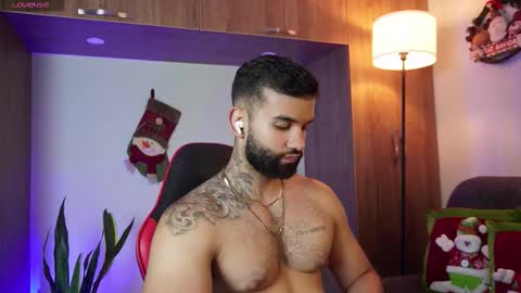 Snapshot of mark_hazze chatting on 11/28/25, 11:29 Mark online show from 11/28/25, 11:29