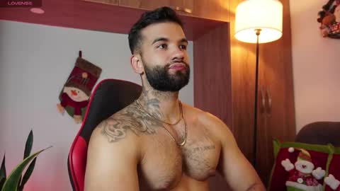 Snapshot of mark_hazze chatting on 11/30/25, 12:14 Mark online show from 11/30/25, 12:14