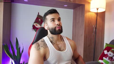 Snapshot of mark_hazze chatting on 11/30/25, 08:57 Mark online show from 11/30/25, 08:57