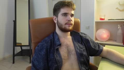 Snapshot of mark_maxim chatting on 10/15/25, 01:44 MARK MAXIM online show from 10/15/25, 01:44