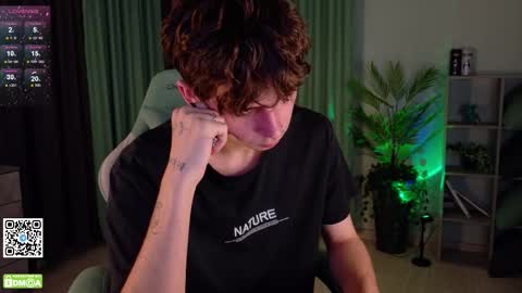 Snapshot of mark_safr chatting on 10/28/25, 03:14 Mark online show from 10/28/25, 03:14