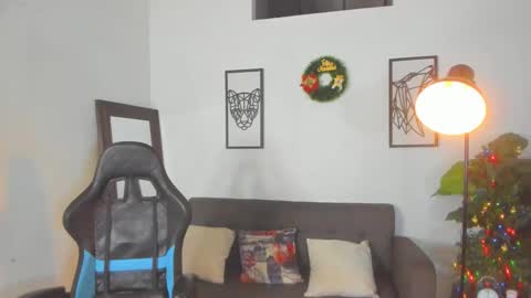 Snapshot of mark_x23 chatting on 12/21/25, 01:35 mark_x23 online show from 12/21/25, 01:35