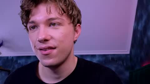 Snapshot of markshot_ chatting on 11/13/25, 05:01 markshot_ online show from 11/13/25, 05:01