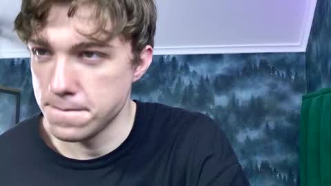 Snapshot of markshot_ chatting on 11/17/25, 04:24 markshot_ online show from 11/17/25, 04:24