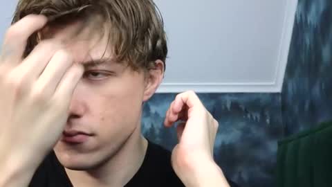 Snapshot of markshot_ chatting on 11/20/25, 05:12 markshot_ online show from 11/20/25, 05:12