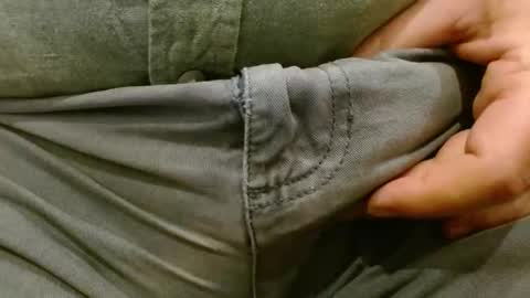 Snapshot of marksone chatting on 12/18/25, 12:33 marksone online show from 12/18/25, 12:33