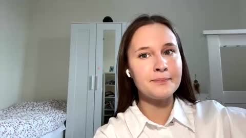 Snapshot of marloginanni chatting on 06/27/26, 09:36 Mia online show from 06/27/26, 09:36