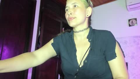 Snapshot of marly7890 chatting on 10/19/25, 02:23 marly online show from 10/19/25, 02:23