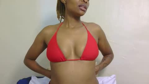 Snapshot of marly_babe chatting on 03/28/26, 01:54 Marly online show from 03/28/26, 01:54