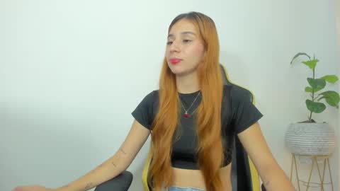 Snapshot of maroly_21 chatting on 11/15/25, 12:13 Maly online show from 11/15/25, 12:13