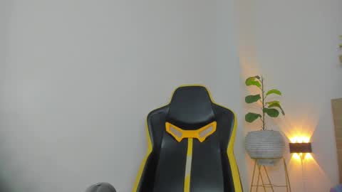 Snapshot of maroly_21 chatting on 12/05/25, 12:03 Maly online show from 12/05/25, 12:03