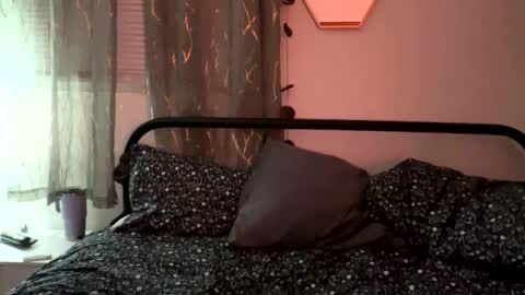 Snapshot of maroon_moon chatting on 02/15/25, 08:22 maroon_moon online show from 02/15/25, 08:22