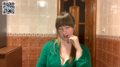 Snapshot of maroonmoon_ chatting on 11/19/25, 08:31 Miriam online show from 11/19/25, 08:31