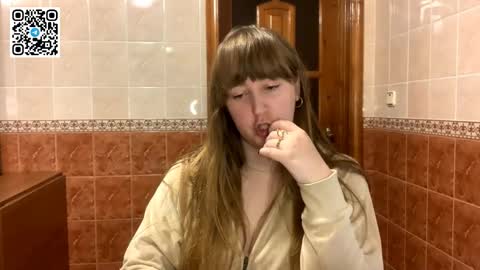 Snapshot of maroonmoon_ chatting on 11/21/25, 08:51 Miriam online show from 11/21/25, 08:51