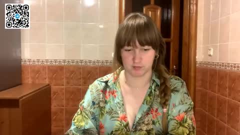 Snapshot of maroonmoon_ chatting on 11/26/25, 08:43 Miriam online show from 11/26/25, 08:43