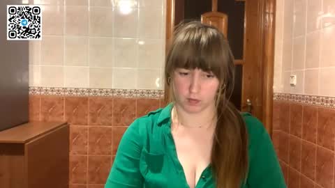 Snapshot of maroonmoon_ chatting on 11/27/25, 08:44 Miriam online show from 11/27/25, 08:44