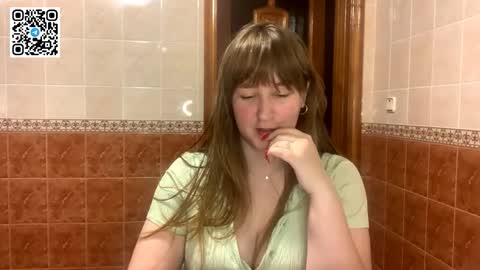 Snapshot of maroonmoon_ chatting on 12/05/25, 09:00 Miriam online show from 12/05/25, 09:00