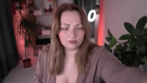 Snapshot of marrygrayes chatting on 12/14/25, 07:40 Maria online broadcast from Tuesday to Suturday from 6 pm to 12 pm Germany time Sunday-Monday offline online show from 12/14/25, 07:40