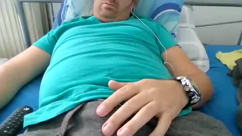 Snapshot of mart83_sllo chatting on 10/25/25, 10:56 Martin83 online show from 10/25/25, 10:56