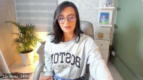 Snapshot of martiiinaa_ chatting on 11/07/25, 06:35 Martina online show from 11/07/25, 06:35