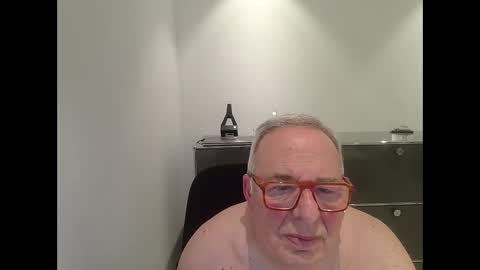 Snapshot of martin_1947 chatting on 12/22/24, 09:53 martin_1947 online show from 12/22/24, 09:53