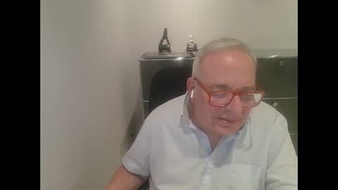 Snapshot of martin_1947 chatting on 01/26/25, 05:13 martin_1947 online show from 01/26/25, 05:13