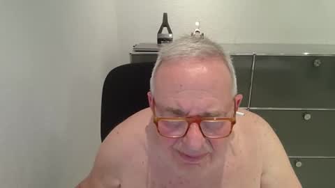 Snapshot of martin_1947 chatting on 10/18/25, 10:21 martin_1947 online show from 10/18/25, 10:21