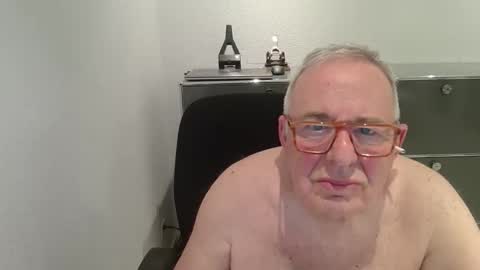 Snapshot of martin_1947 chatting on 10/20/25, 08:53 martin_1947 online show from 10/20/25, 08:53