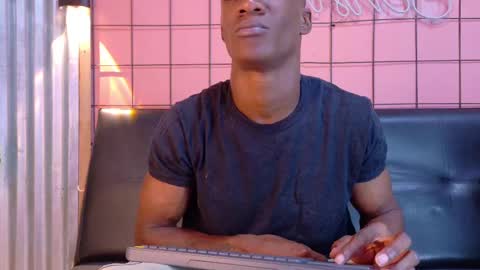 Snapshot of martin_killer chatting on 09/18/25, 01:40 Martin online show from 09/18/25, 01:40