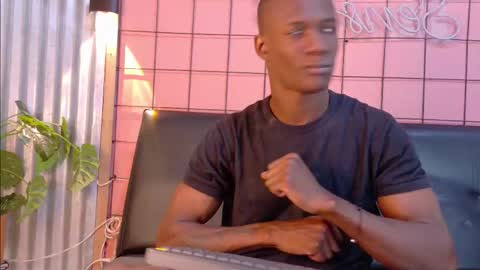 Snapshot of martin_killer chatting on 10/25/25, 01:24 Martin online show from 10/25/25, 01:24