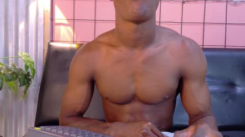 Snapshot of martin_killer chatting on 12/05/25, 01:36 Martin online show from 12/05/25, 01:36