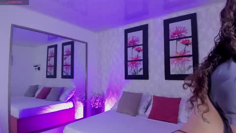 Snapshot of martina_adams chatting on 11/11/25, 12:05 mari online show from 11/11/25, 12:05